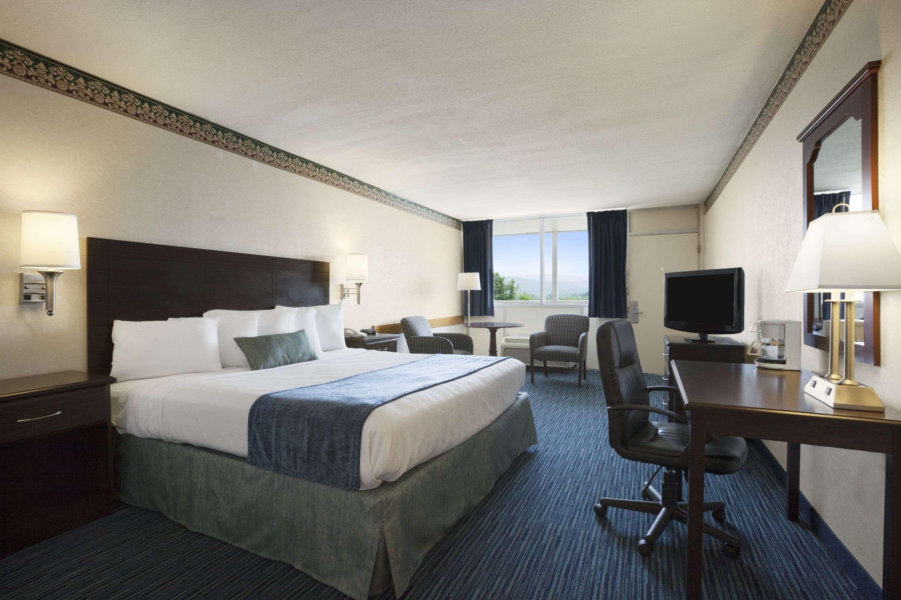 Days Inn By Wyndham Waynesboro Esterno foto