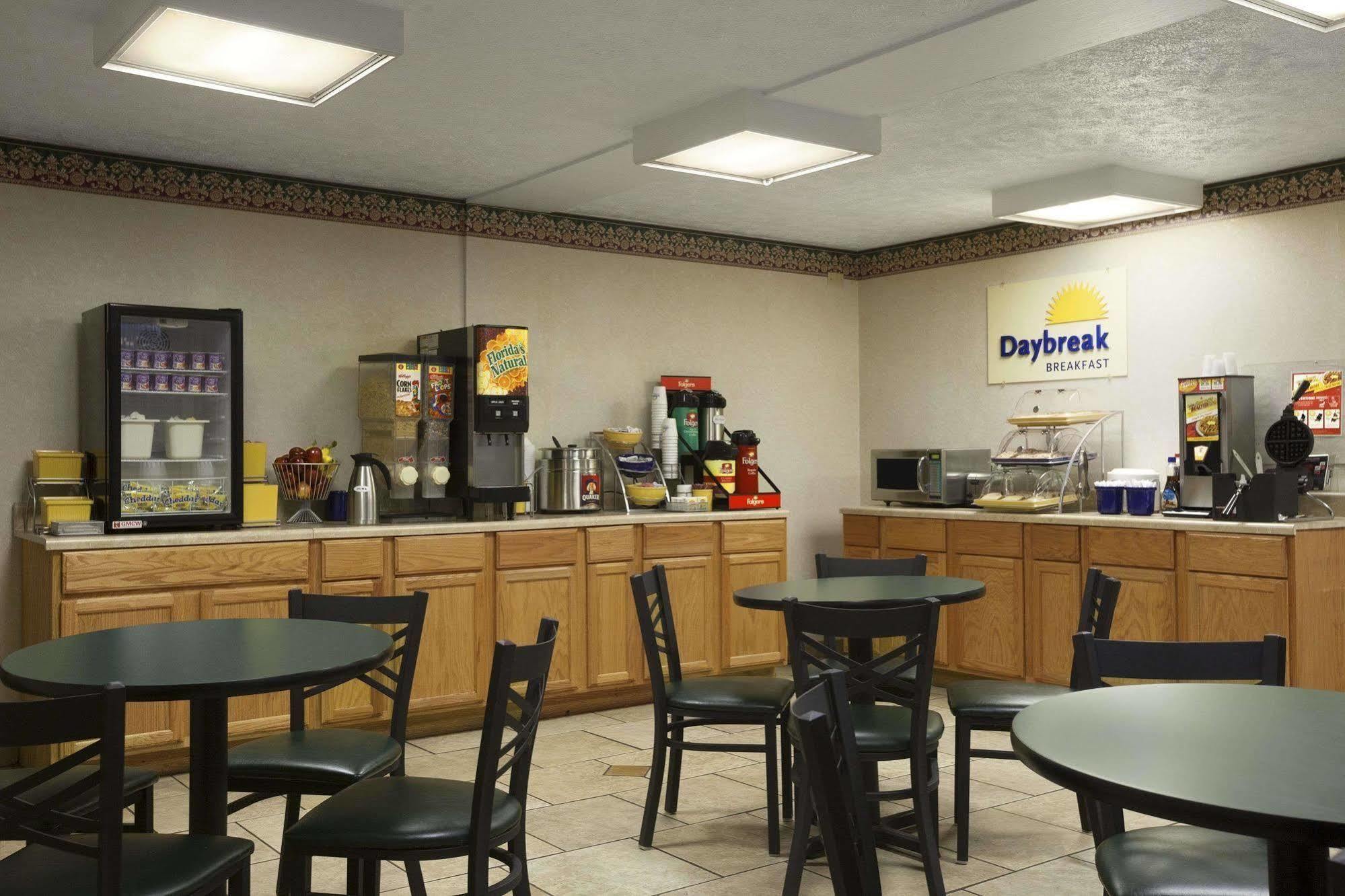 Days Inn By Wyndham Waynesboro Esterno foto